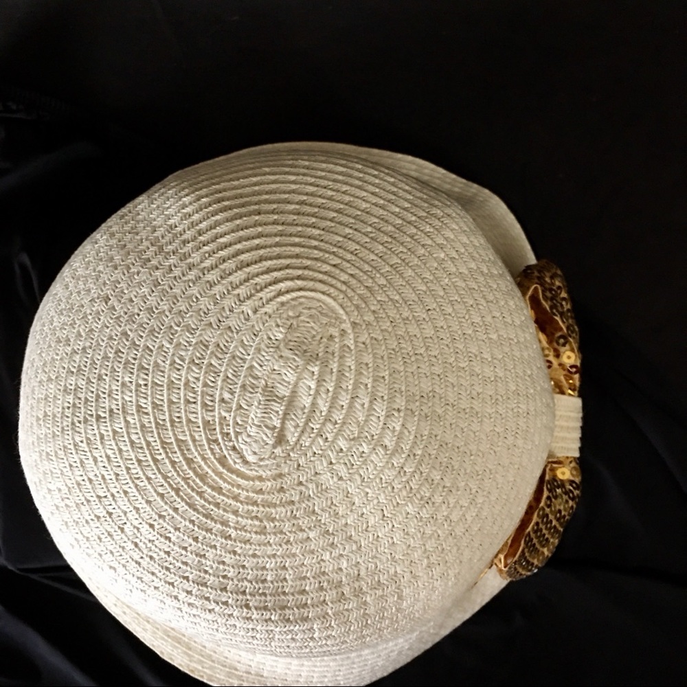 Something Special Cloche - Picture 4 of 6